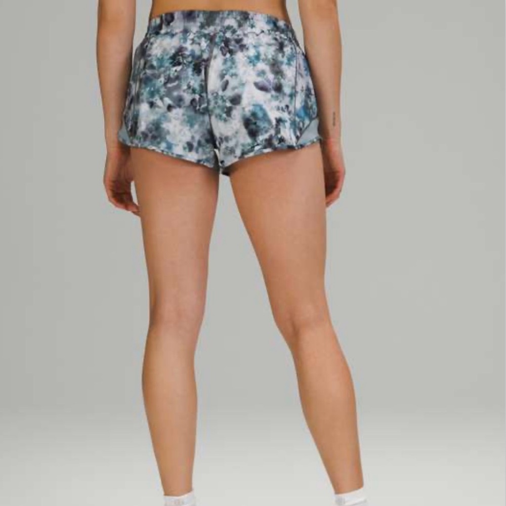 Lululemon Hotty Hot II LR 2.5” Size 6